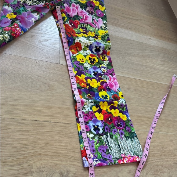 NWT ๐ Moschino Boutique flower print jeans 2021 collection. Flare bottom size 6 - Picture 11 of 11